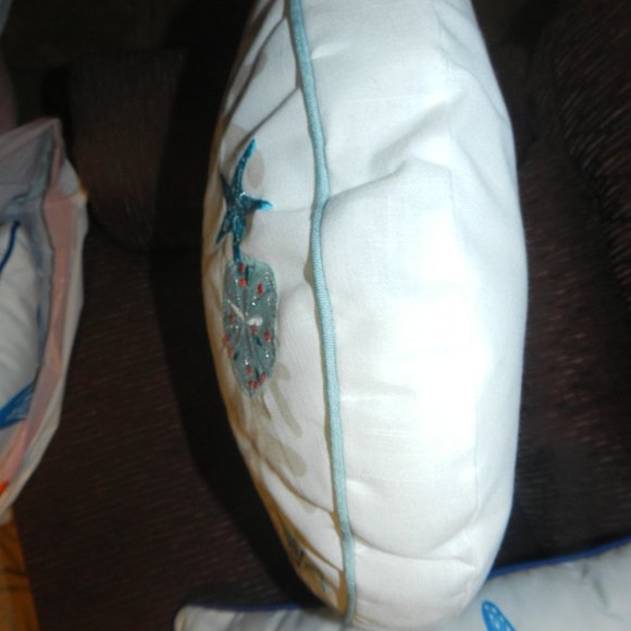 Seashells Beach "The Beach is my Happy Place " Quote Pillow Round NWT - Picture 9 of 13